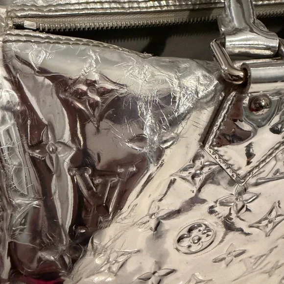 Authentic LOUIS VUITTON Monogram Miroir Speedy 30 Silver. - Picture 11 of 16